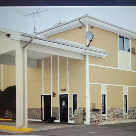 Super 8 By Wyndham Colorado Springs Peterson Space Force Cimarron Hills Exterior photo