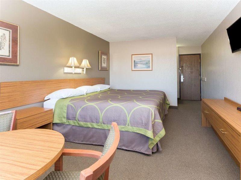 Super 8 By Wyndham Colorado Springs Peterson Space Force Cimarron Hills Exterior photo