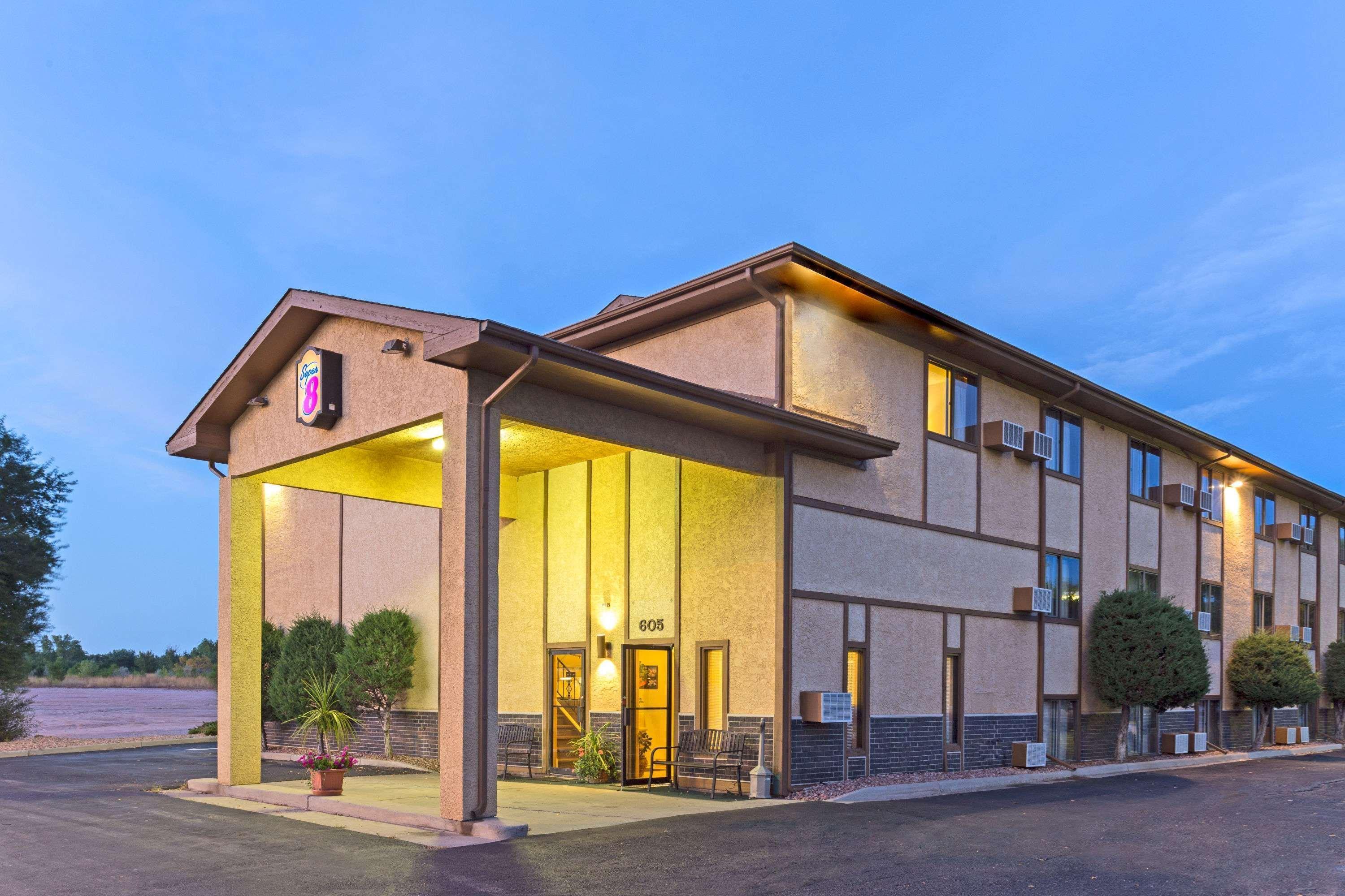 Super 8 By Wyndham Colorado Springs Peterson Space Force Cimarron Hills Exterior photo