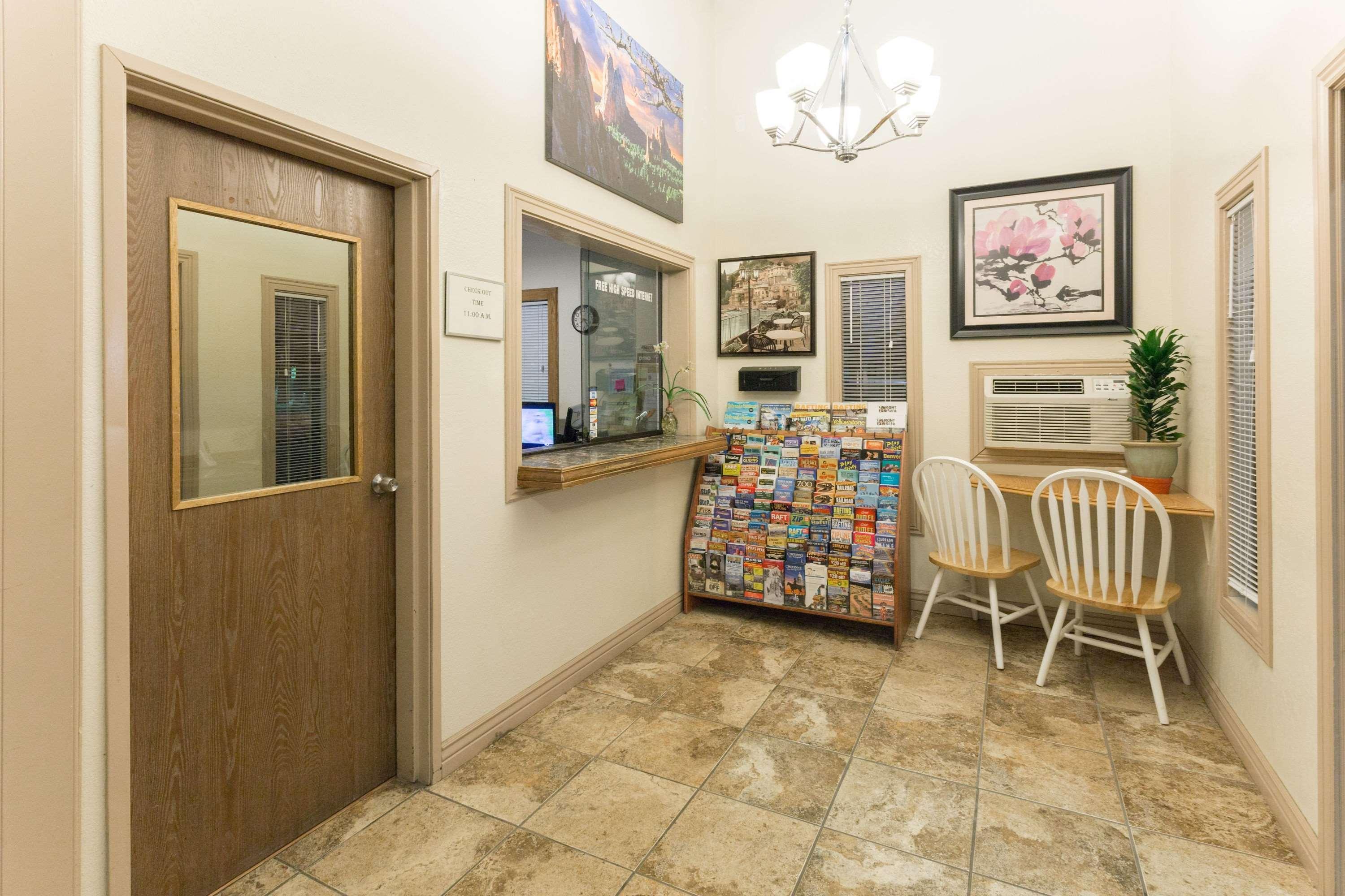 Super 8 By Wyndham Colorado Springs Peterson Space Force Cimarron Hills Exterior photo