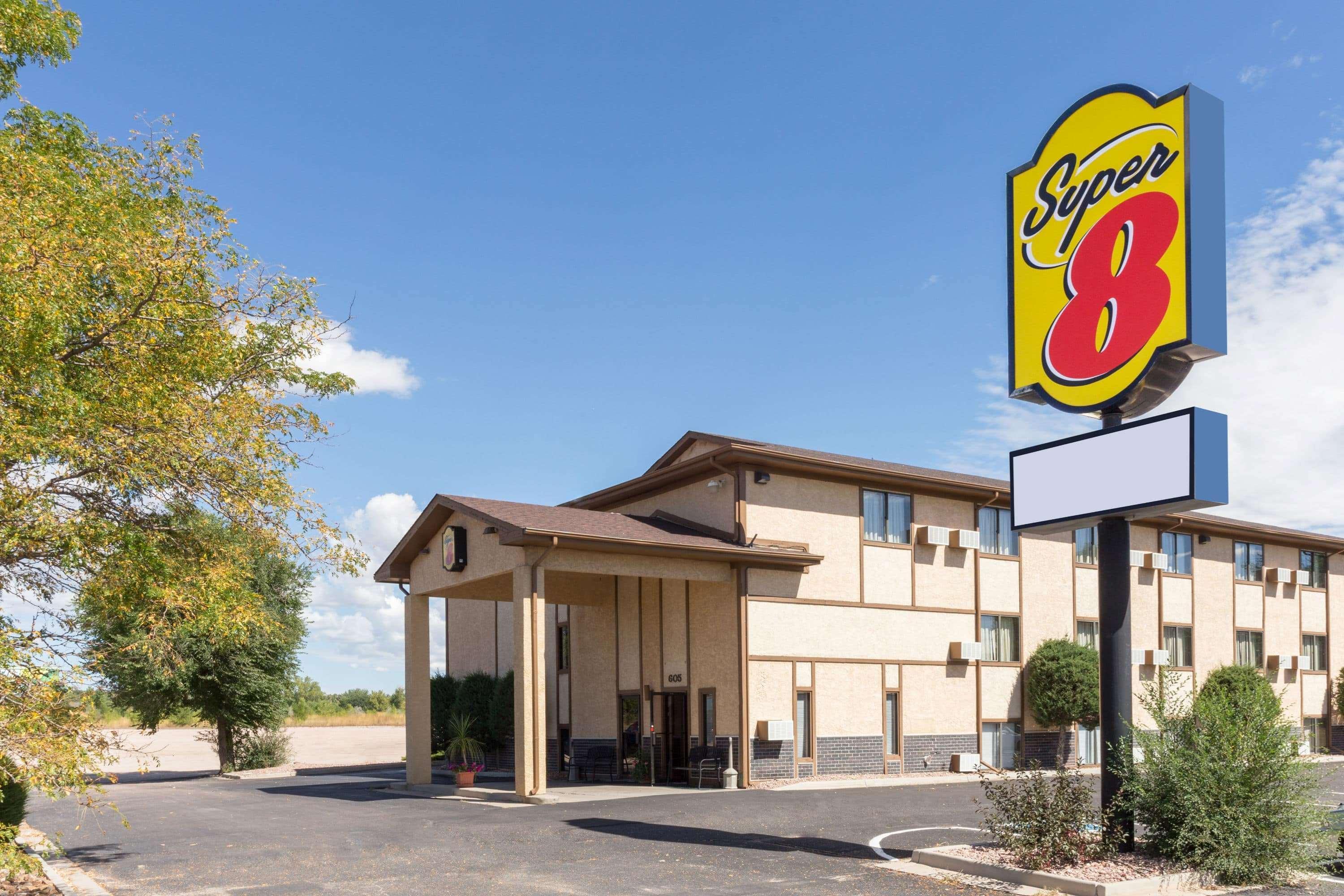 Super 8 By Wyndham Colorado Springs Peterson Space Force Cimarron Hills Exterior photo
