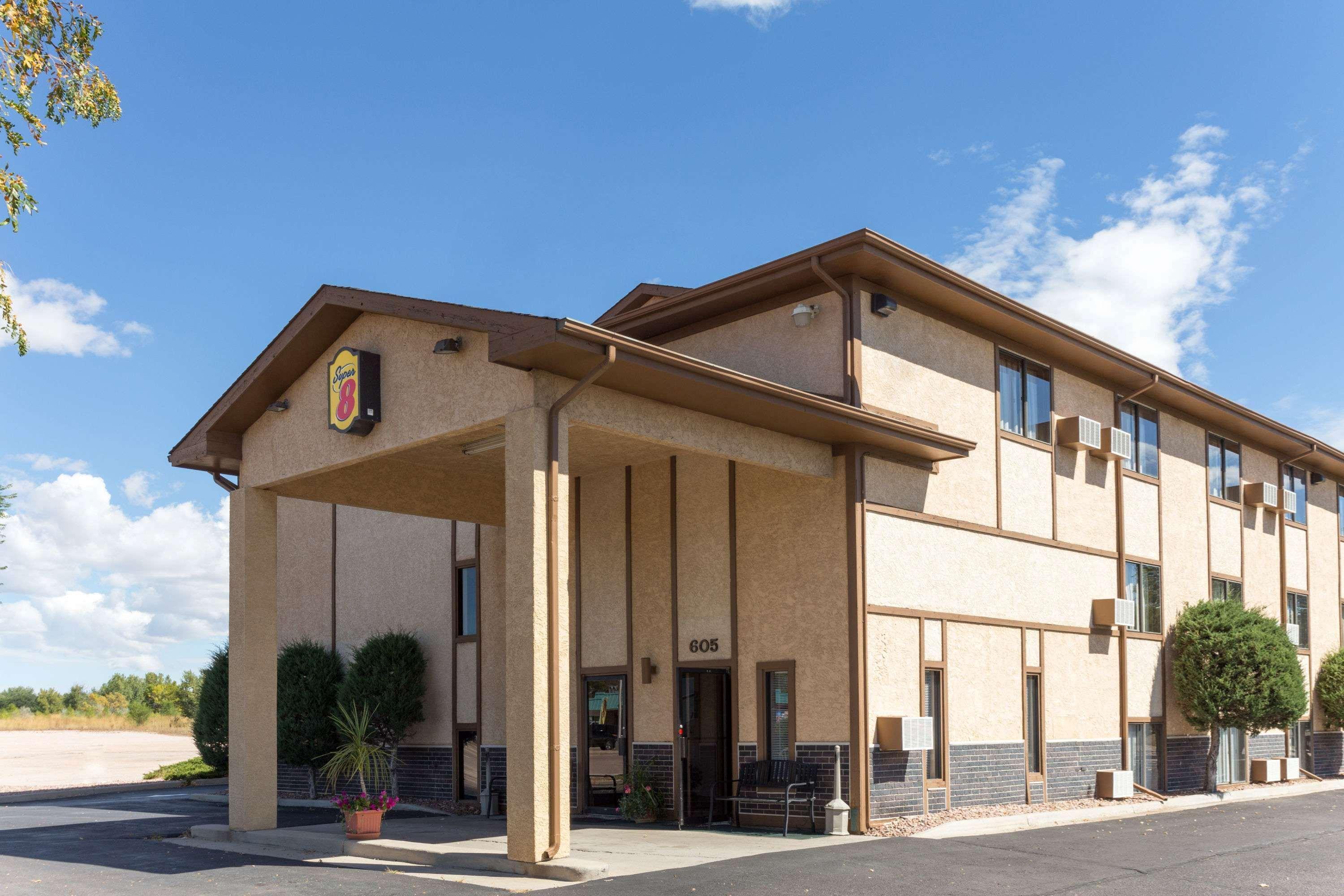 Super 8 By Wyndham Colorado Springs Peterson Space Force Cimarron Hills Exterior photo