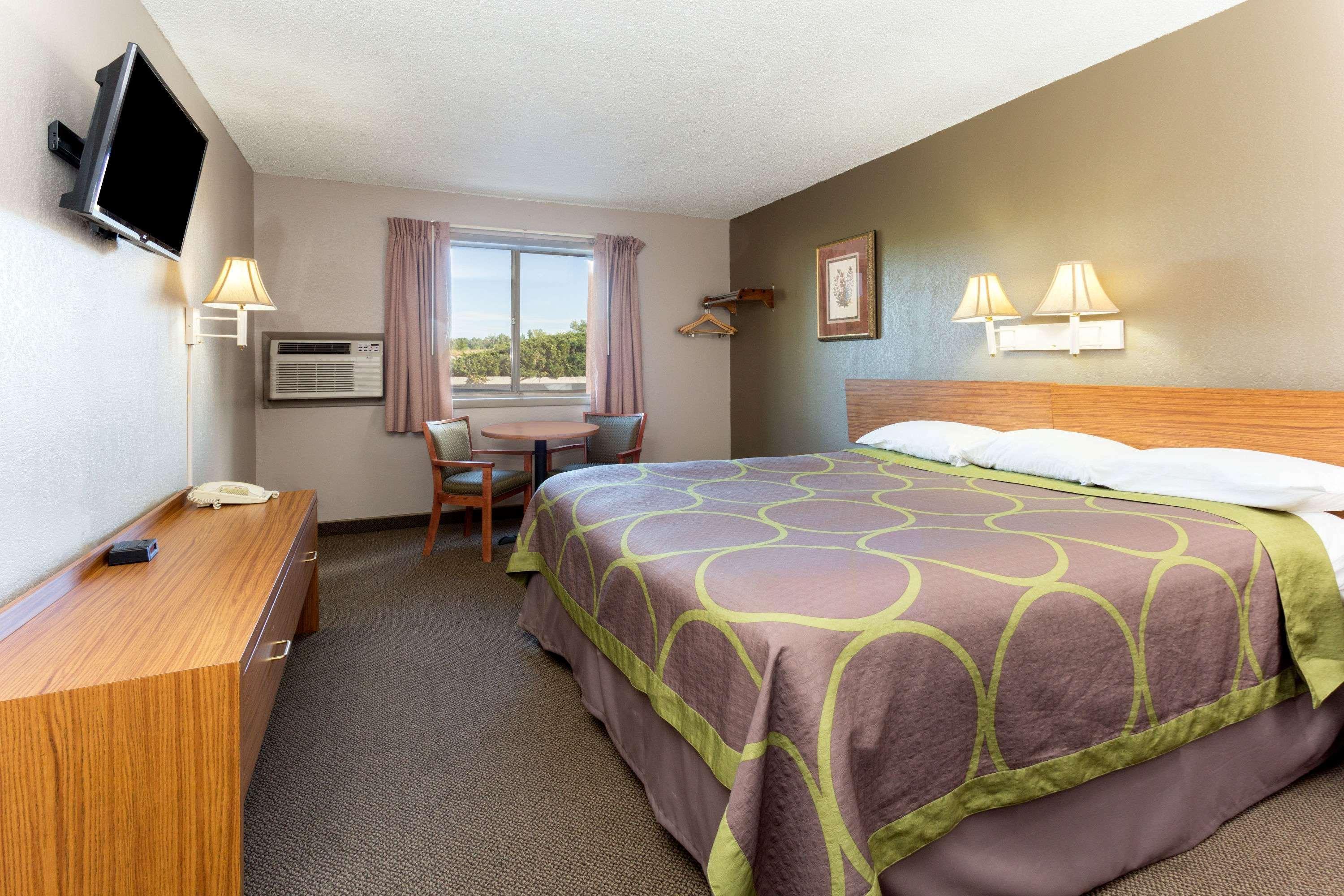 Super 8 By Wyndham Colorado Springs Peterson Space Force Cimarron Hills Exterior photo