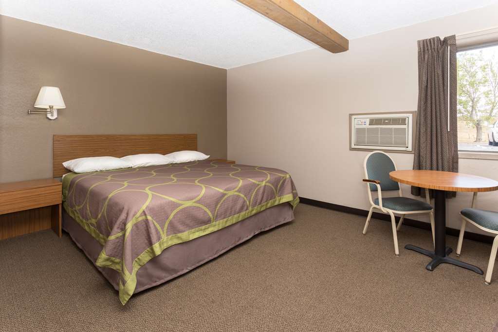 Super 8 By Wyndham Colorado Springs Peterson Space Force Cimarron Hills Room photo